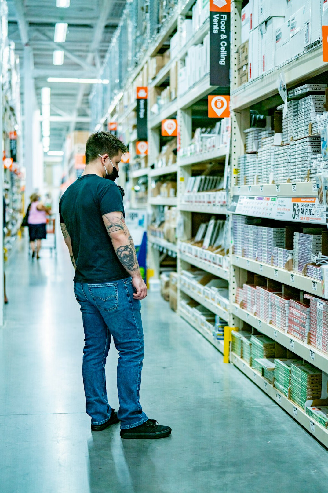 store detective monitoring crowd